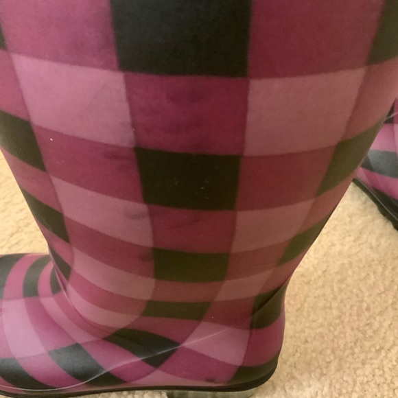 Black and Purple Plaid Rain boots size 7 Good Preowned Condition. - Picture 9 of 10